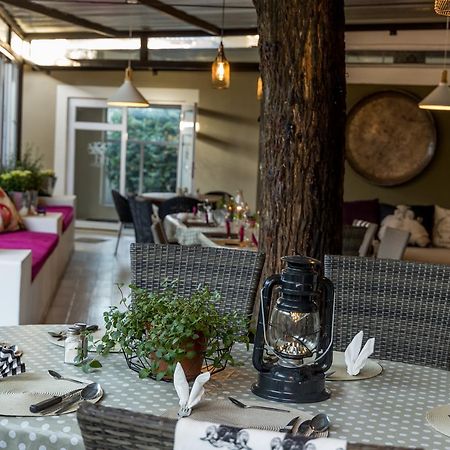 Village Boutique Hotel Otjiwarongo Exteriör bild
