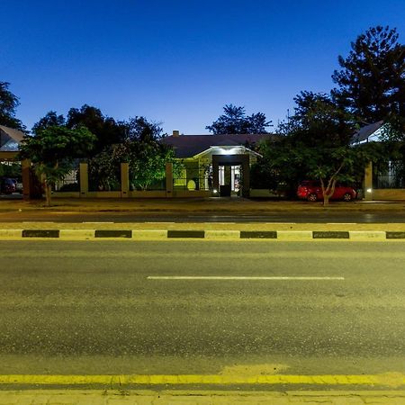 Village Boutique Hotel Otjiwarongo Exteriör bild