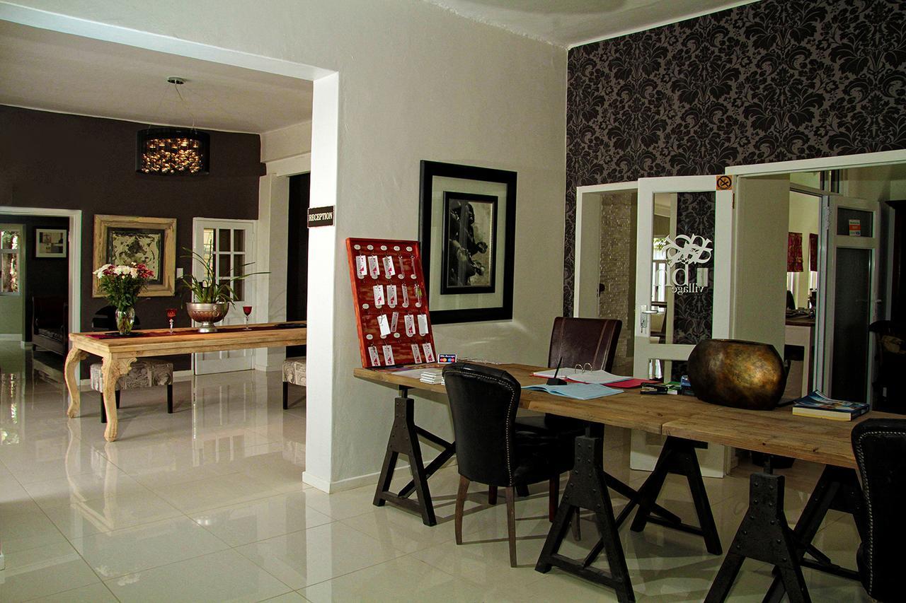 Village Boutique Hotel Otjiwarongo Exteriör bild