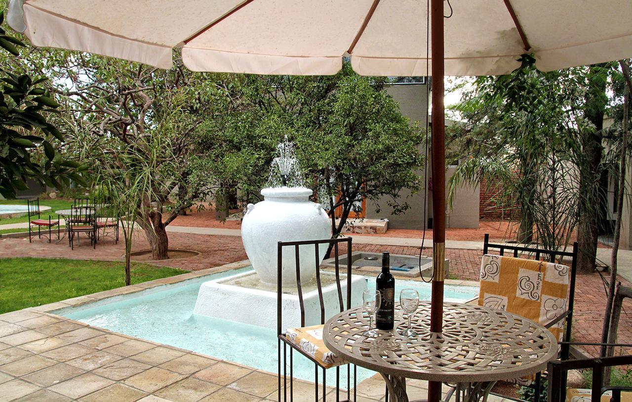 Village Boutique Hotel Otjiwarongo Exteriör bild