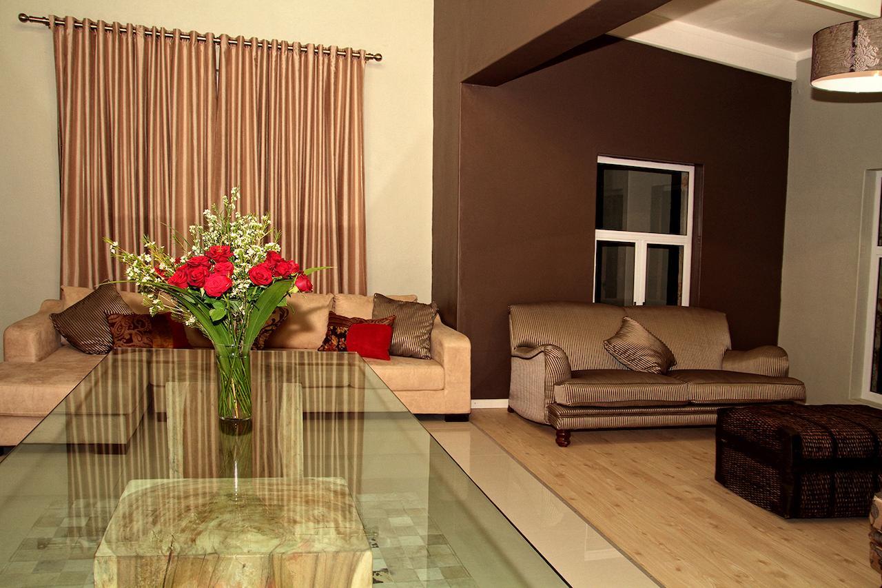 Village Boutique Hotel Otjiwarongo Exteriör bild