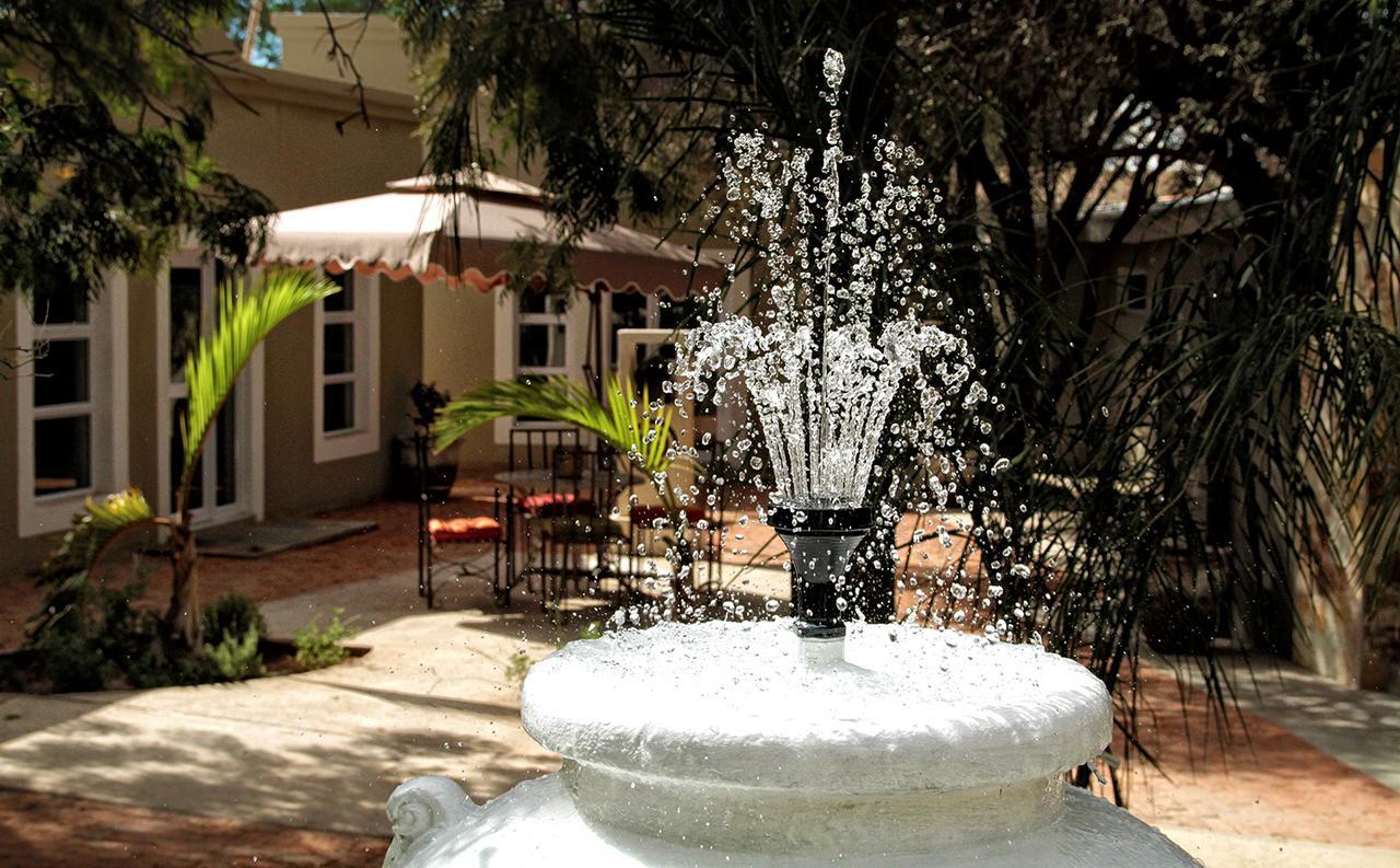 Village Boutique Hotel Otjiwarongo Exteriör bild