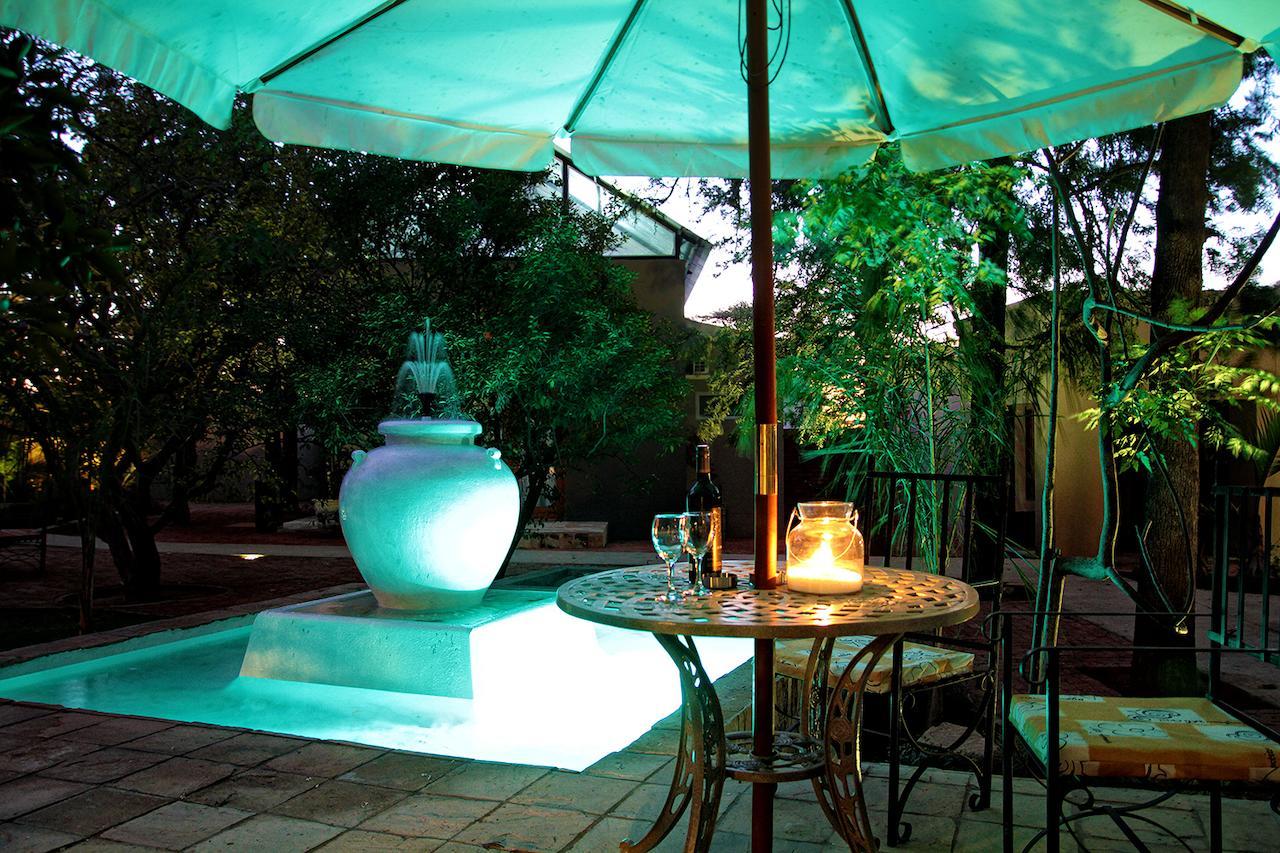 Village Boutique Hotel Otjiwarongo Exteriör bild
