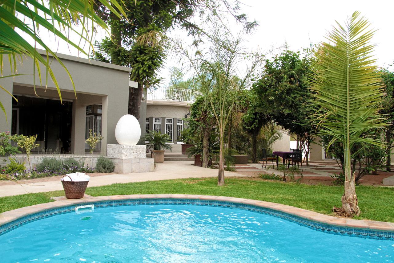 Village Boutique Hotel Otjiwarongo Exteriör bild