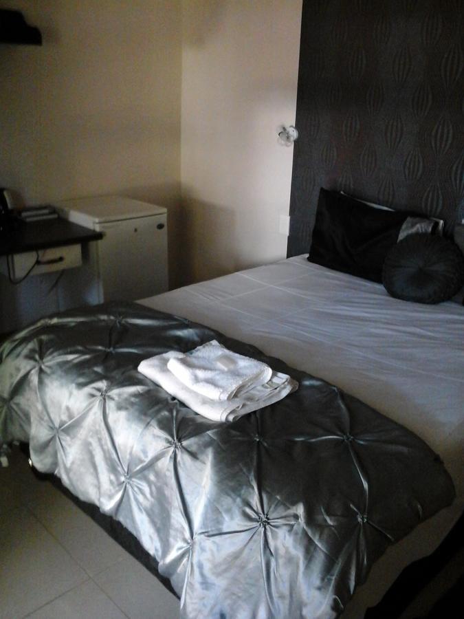 Village Boutique Hotel Otjiwarongo Exteriör bild