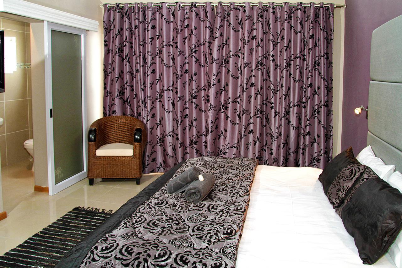 Village Boutique Hotel Otjiwarongo Exteriör bild