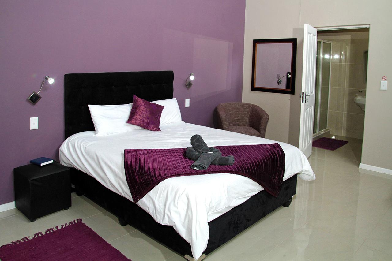 Village Boutique Hotel Otjiwarongo Exteriör bild