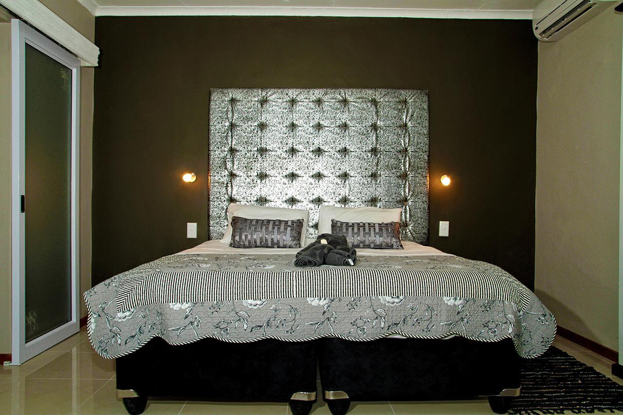 Village Boutique Hotel Otjiwarongo Exteriör bild