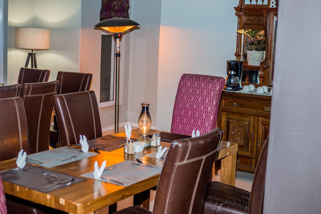 Village Boutique Hotel Otjiwarongo Exteriör bild