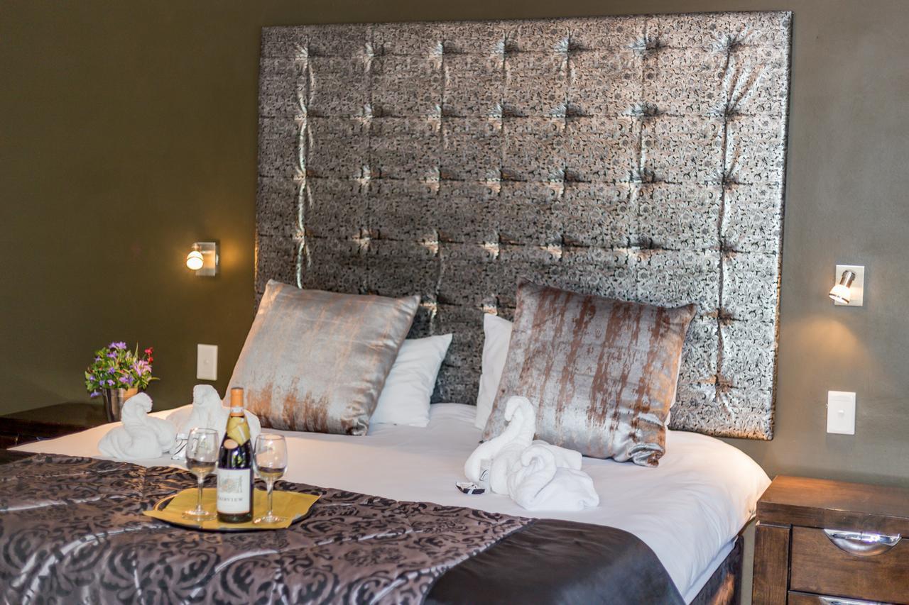 Village Boutique Hotel Otjiwarongo Exteriör bild