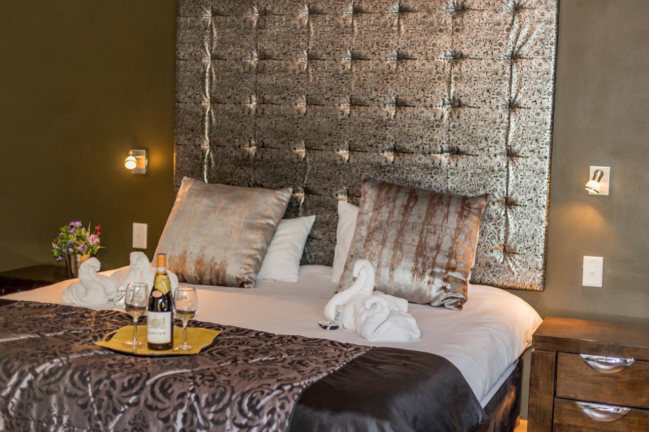 Village Boutique Hotel Otjiwarongo Exteriör bild