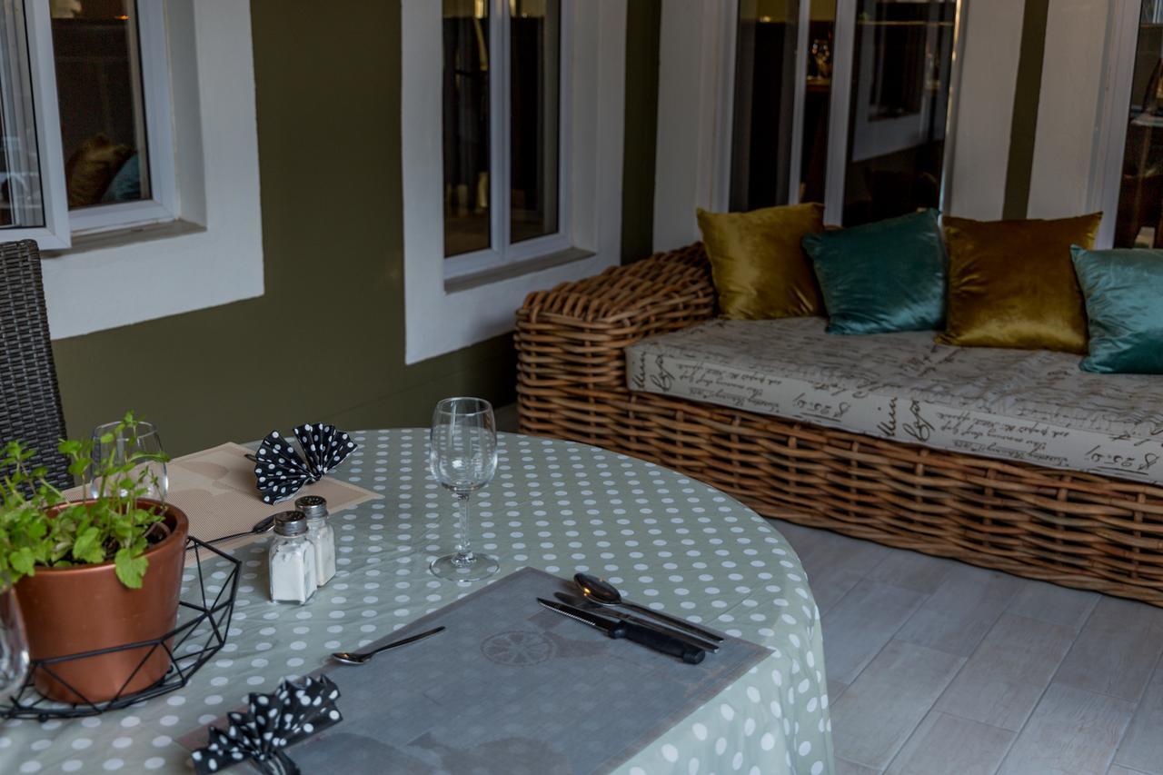 Village Boutique Hotel Otjiwarongo Exteriör bild
