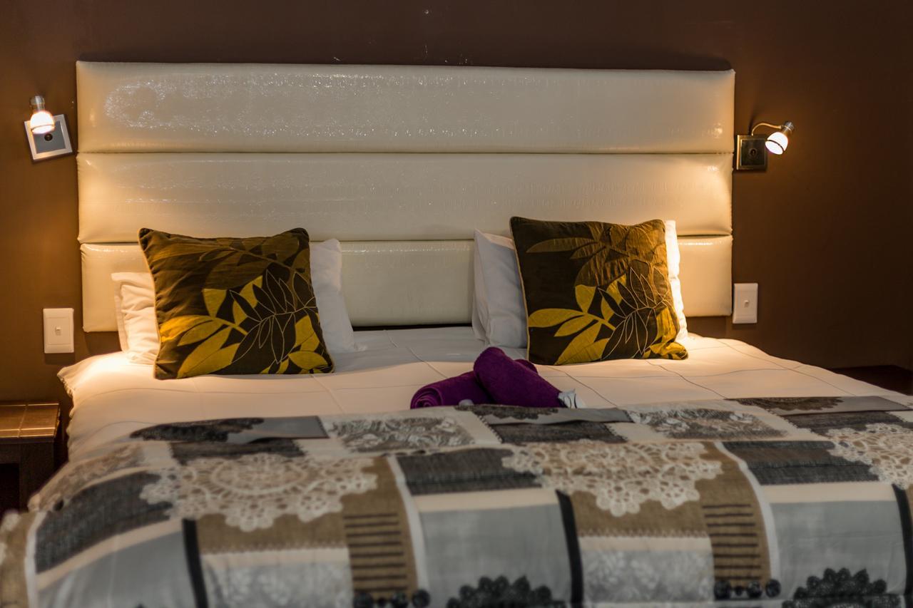 Village Boutique Hotel Otjiwarongo Exteriör bild