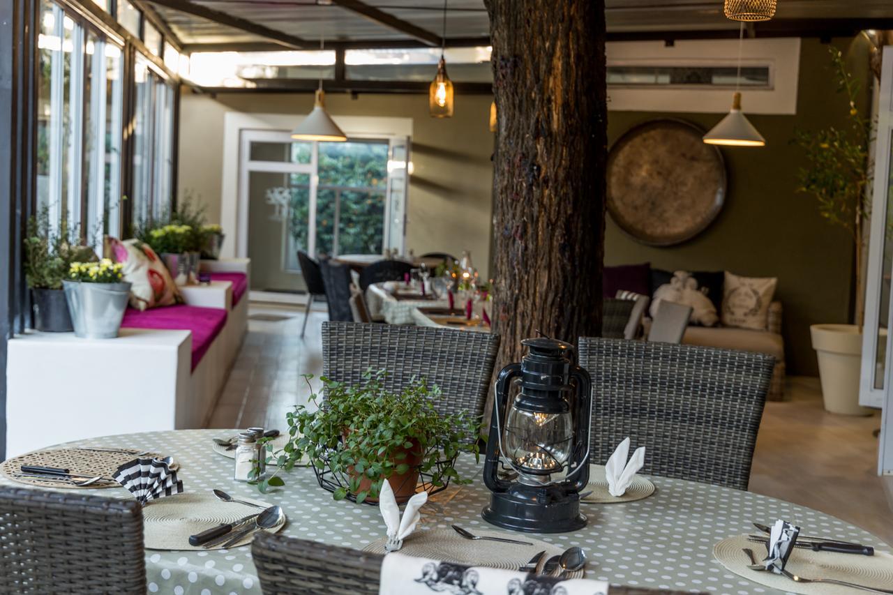 Village Boutique Hotel Otjiwarongo Exteriör bild
