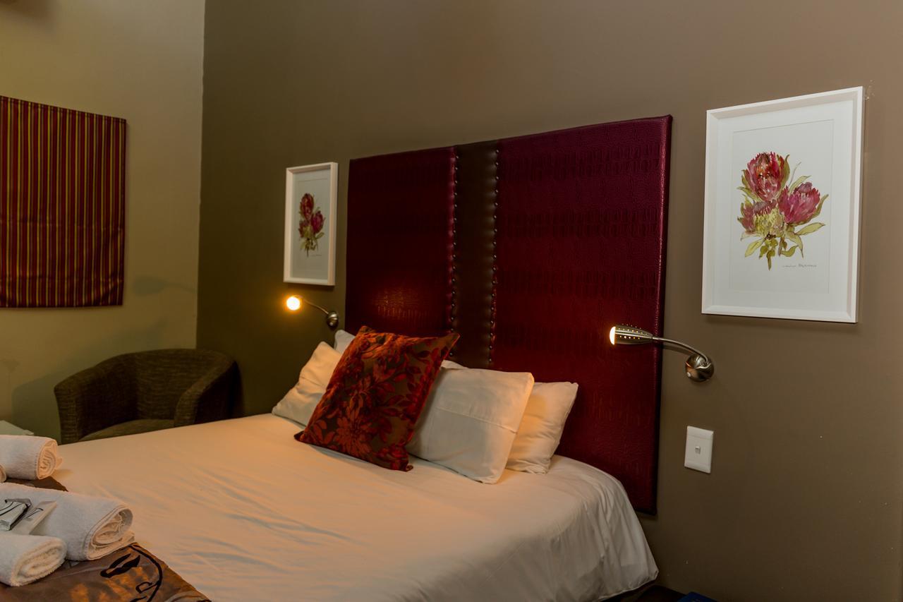 Village Boutique Hotel Otjiwarongo Exteriör bild