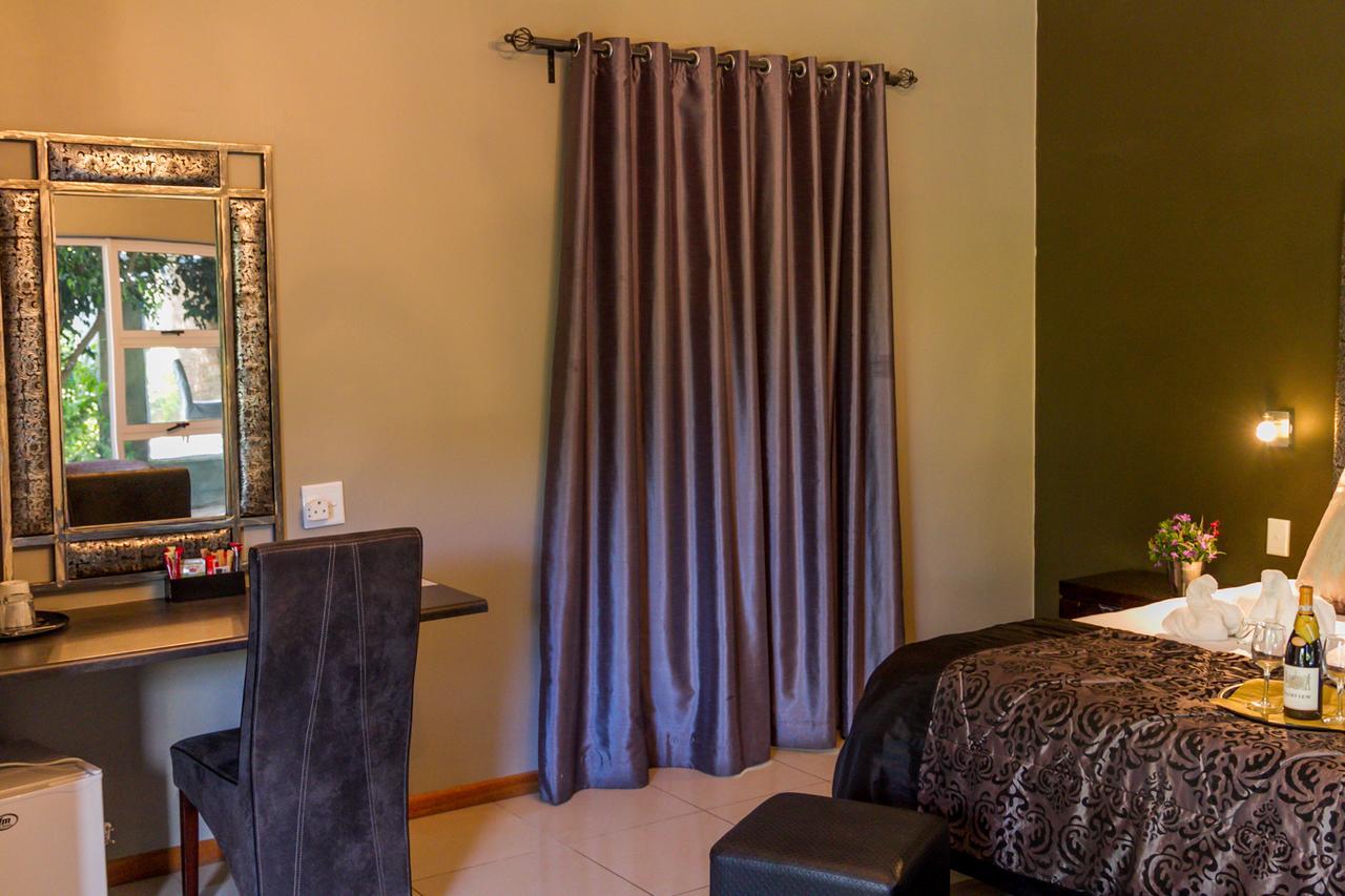 Village Boutique Hotel Otjiwarongo Exteriör bild