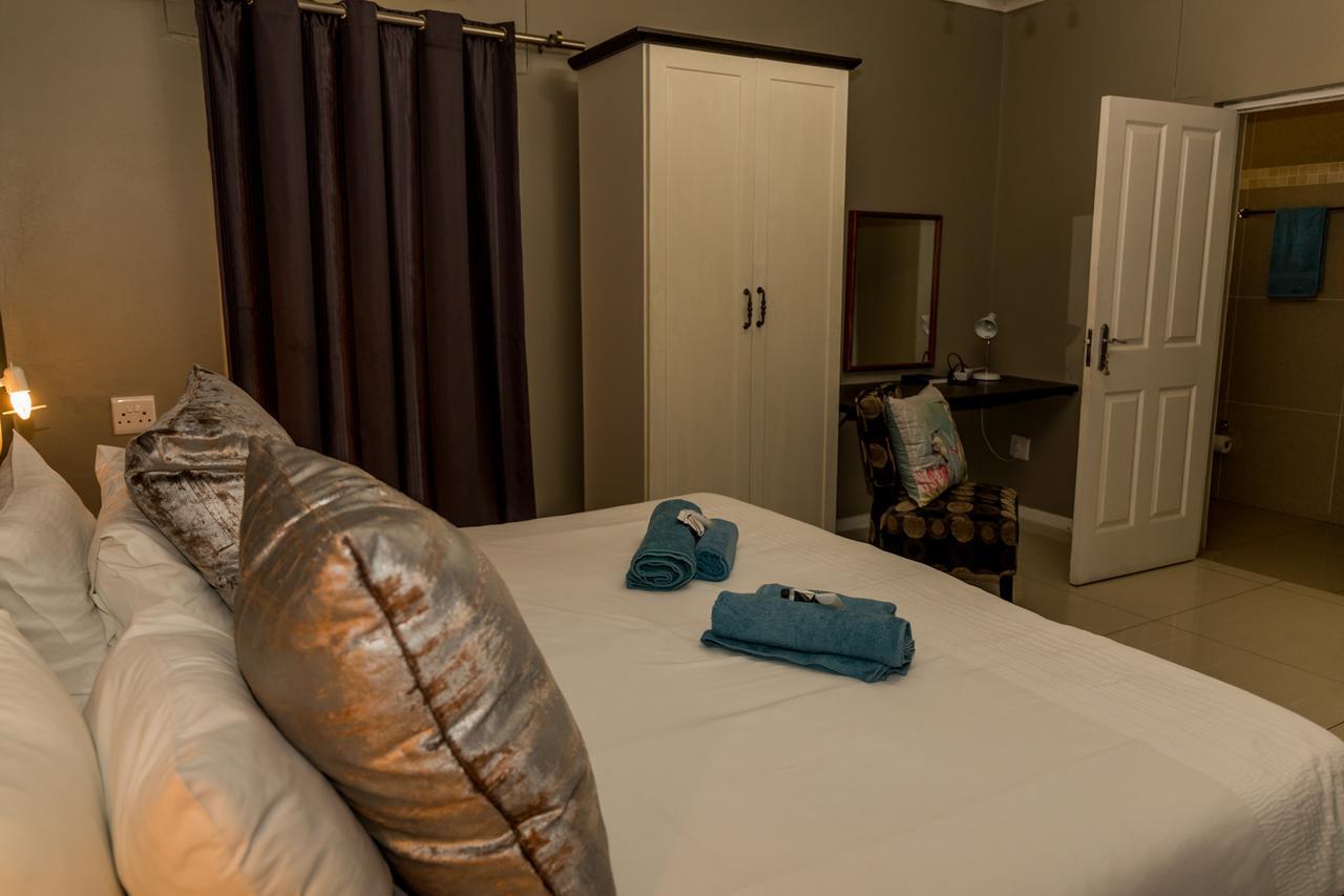 Village Boutique Hotel Otjiwarongo Exteriör bild