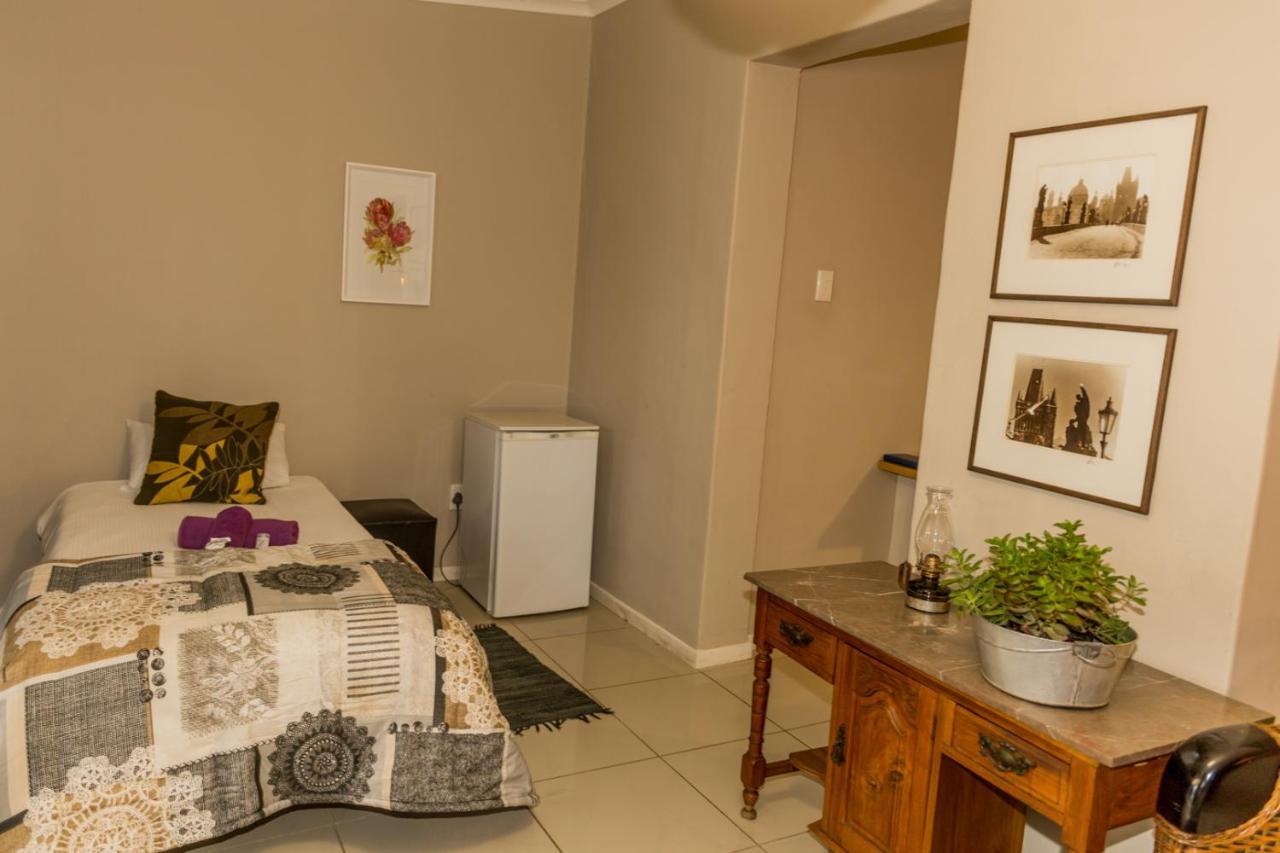 Village Boutique Hotel Otjiwarongo Exteriör bild