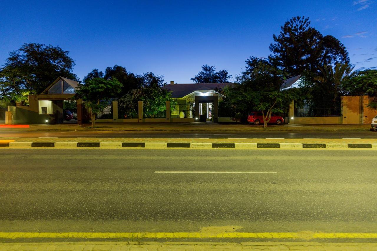Village Boutique Hotel Otjiwarongo Exteriör bild